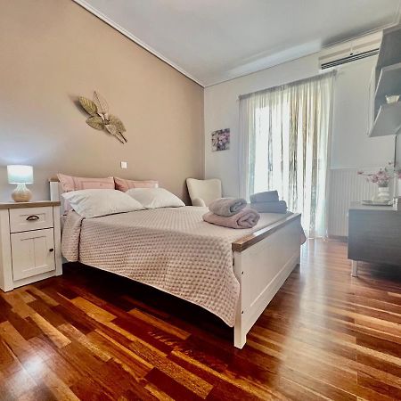 Elegant Downtown Retreat Apartamento Calamata Exterior foto