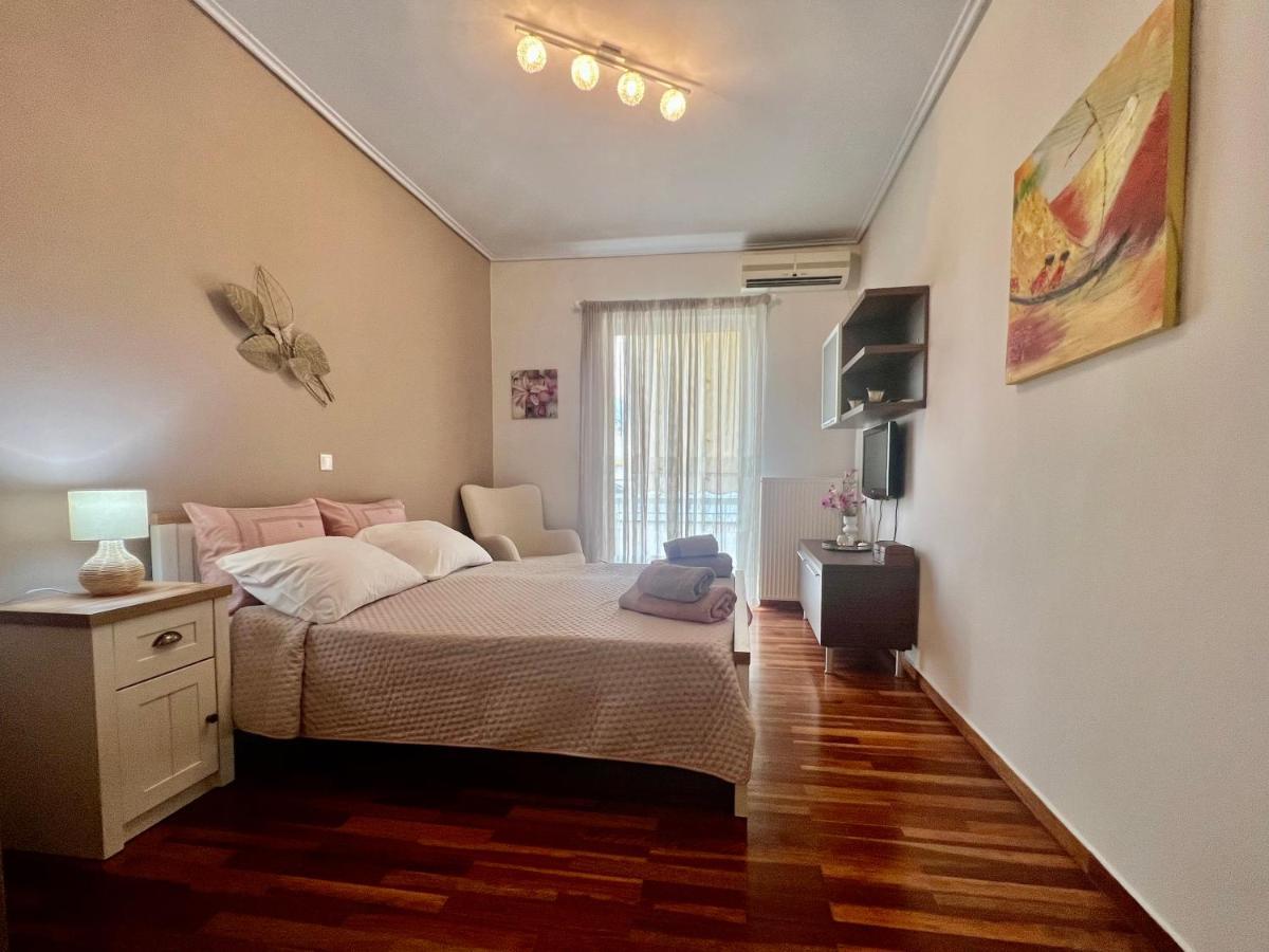 Elegant Downtown Retreat Apartamento Calamata Exterior foto