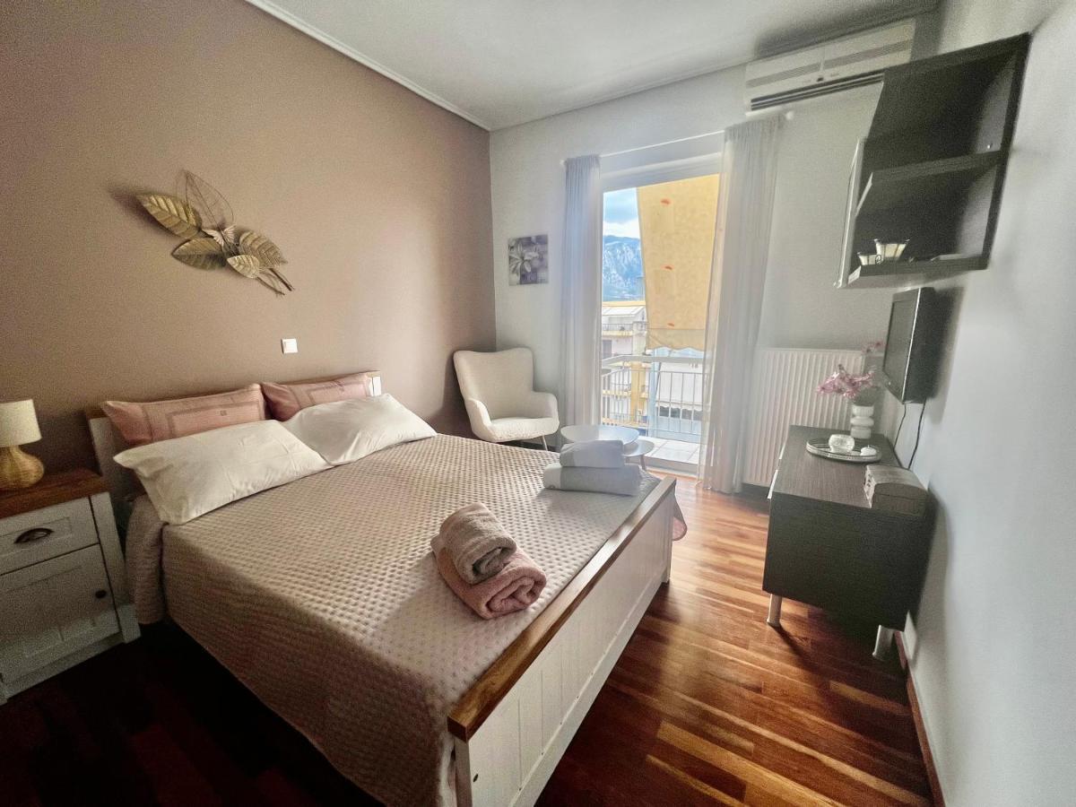 Elegant Downtown Retreat Apartamento Calamata Exterior foto