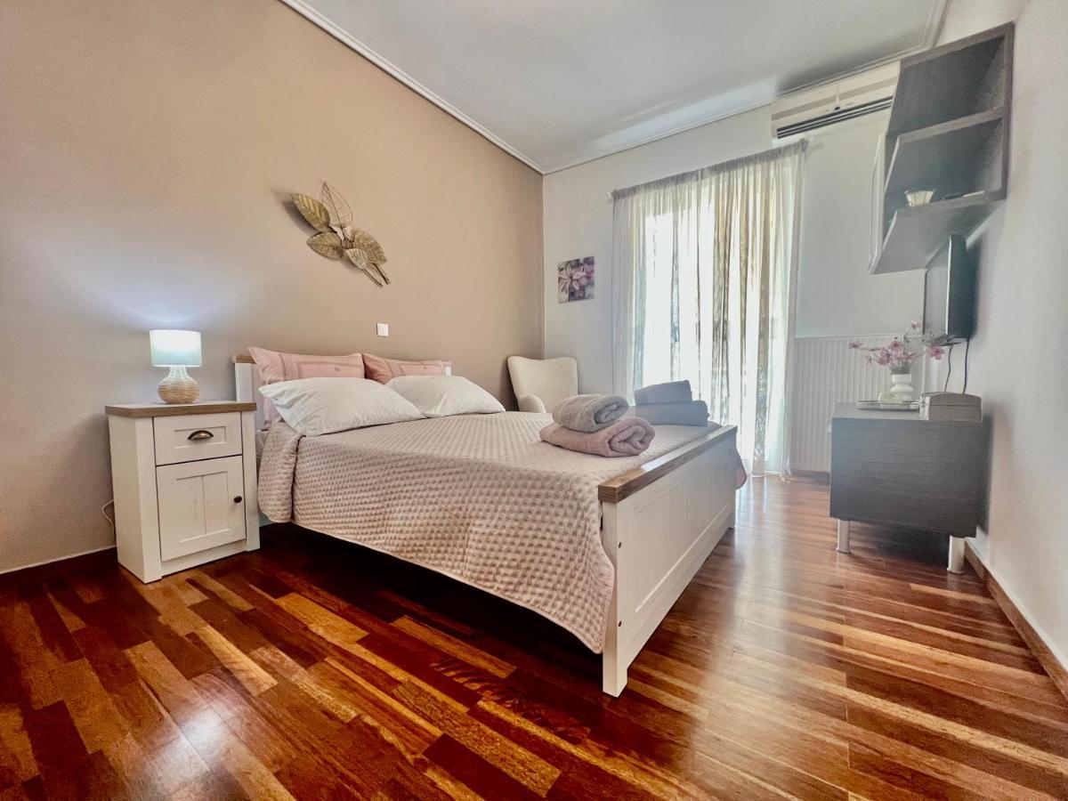 Elegant Downtown Retreat Apartamento Calamata Exterior foto