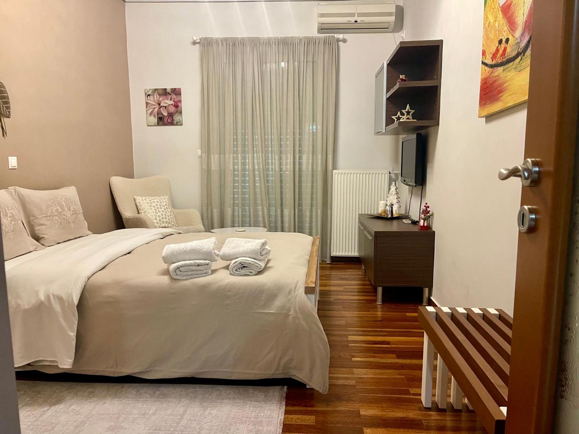 Elegant Downtown Retreat Apartamento Calamata Exterior foto